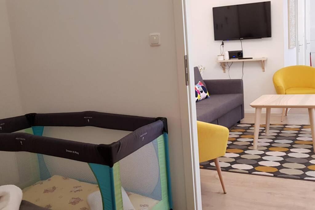 City Apartment Near Shooping Center, 6 Guests Berlin Eksteriør billede